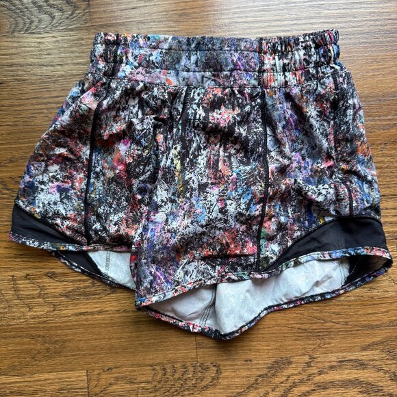 Lululemon Hottie Hot Shorts, size 2 Tall - Picture 1 of 3